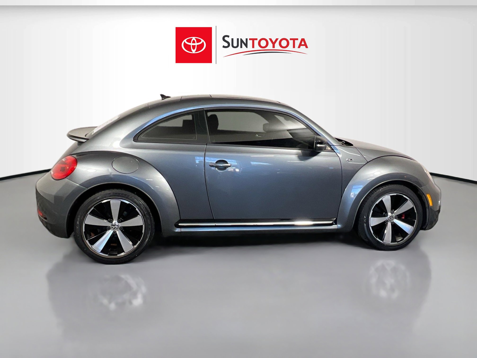 Used 2014 Volkswagen Beetle R-Line image 2