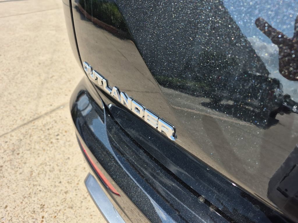 New 2025 Mitsubishi Outlander SEL image 32