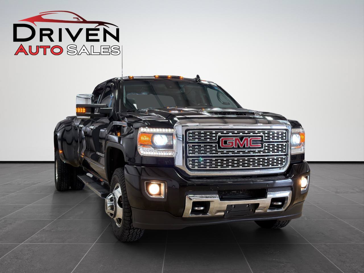 Used 2018 GMC Sierra 3500 Denali w/ Duramax Plus Package AWD/4WD image 9