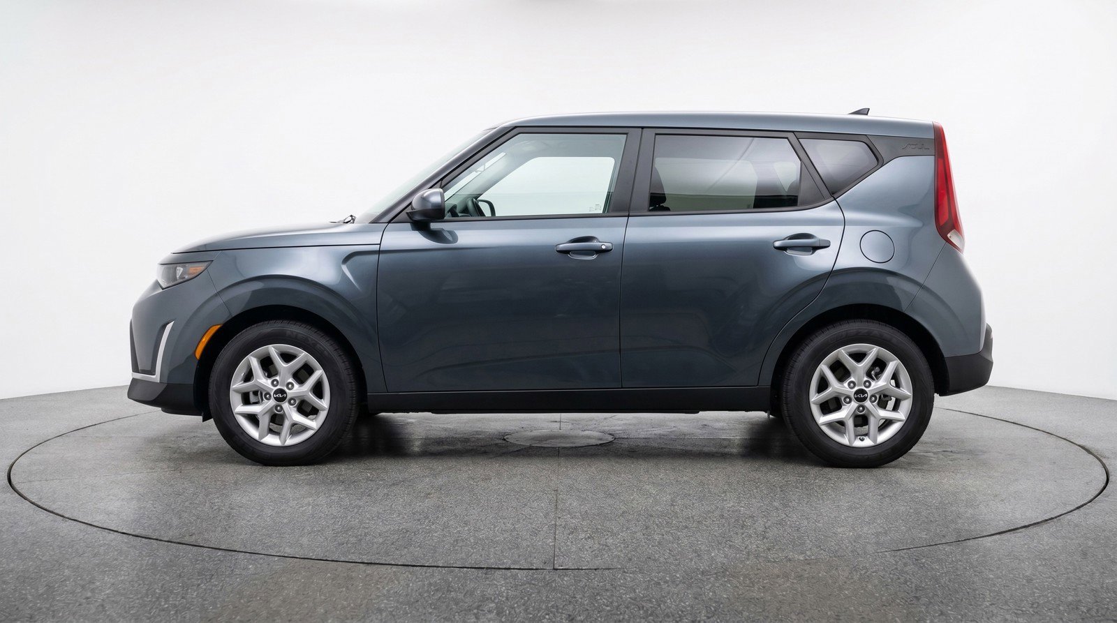 Used 2025 Kia Soul LX w/ LX Technology Package FWD image 5