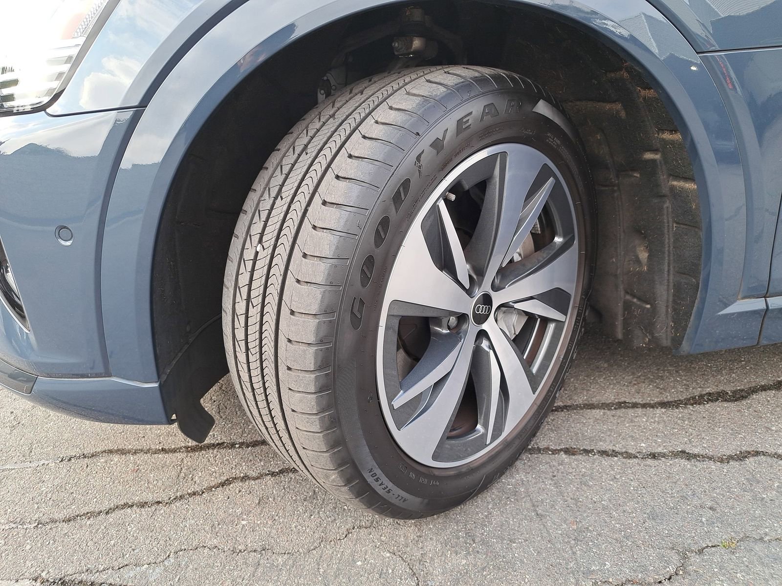 Used 2024 Audi Q8 e-tron Premium Plus w/ Premium Plus Package image 36