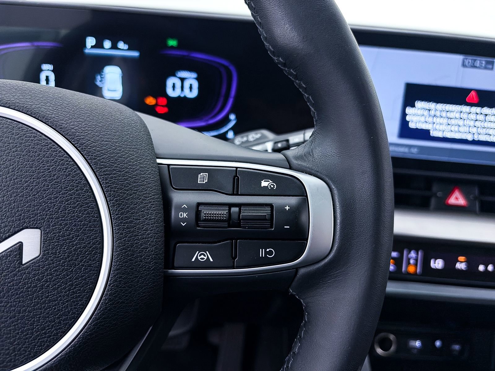 Used 2025 Kia Sportage EX w/ Premium Package image 32