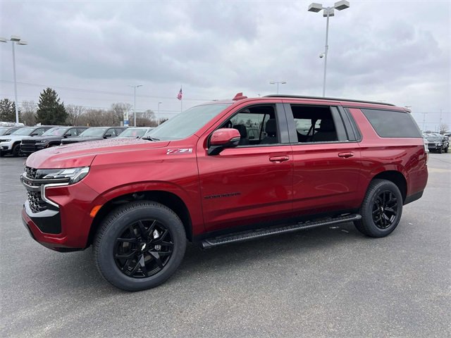 Used 2022 Chevrolet Suburban Z71 w/ Luxury Package image 3