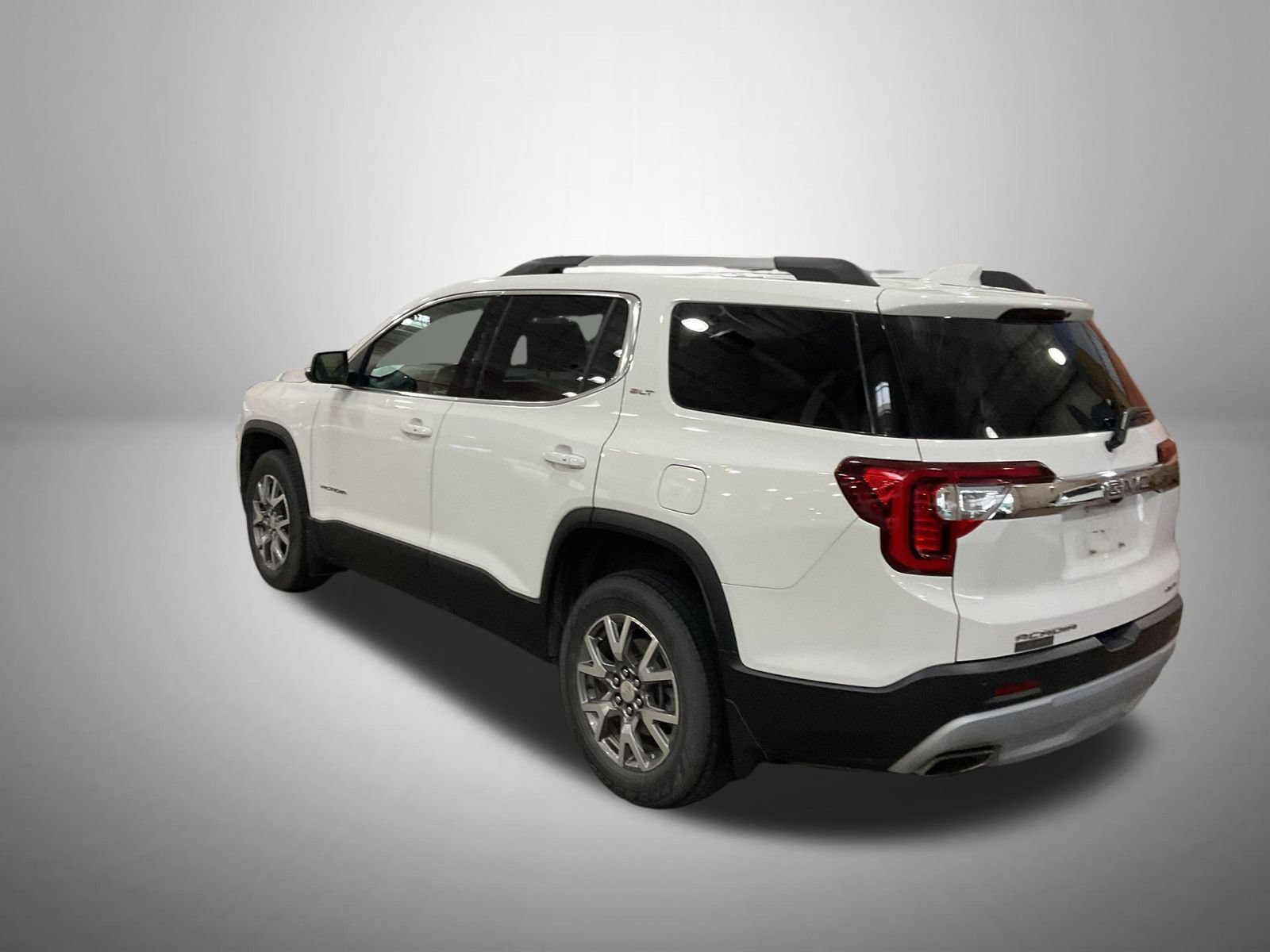 Used 2020 GMC Acadia SLT w/ Driver Alert Package II AWD/4WD image 2