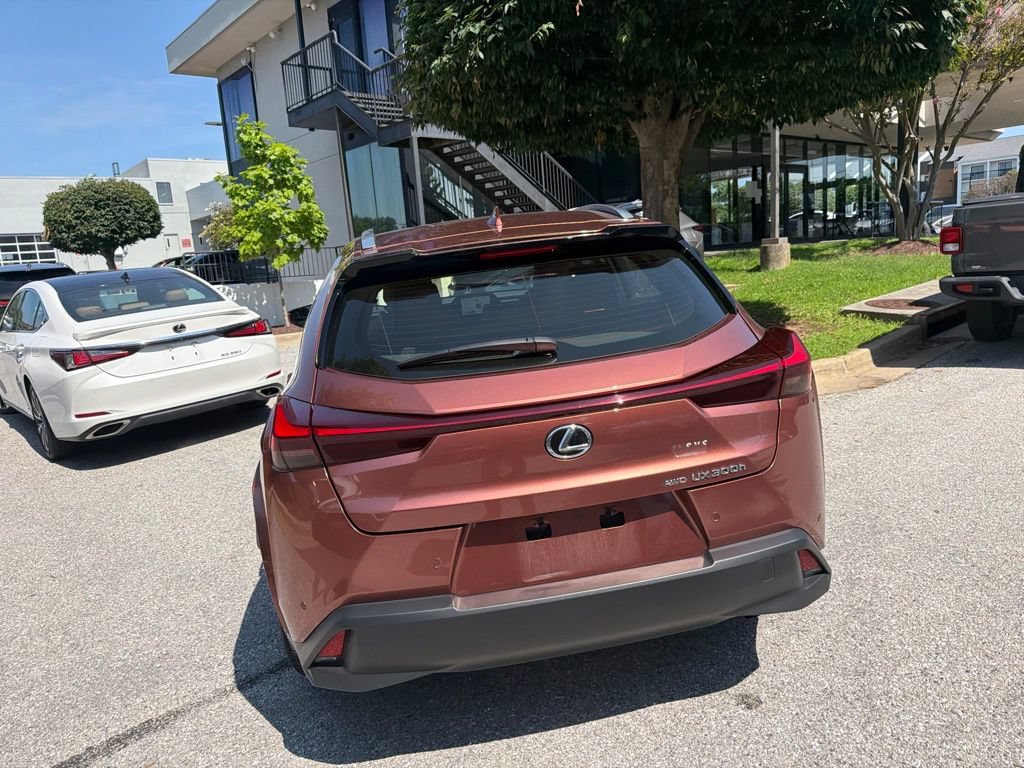 Certified 2025 Lexus UX 300h AWD w/ Accessory Package (Z1) image 21