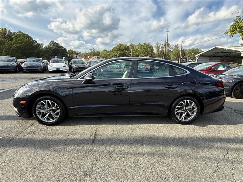Used 2023 Hyundai Sonata SEL FWD image 2