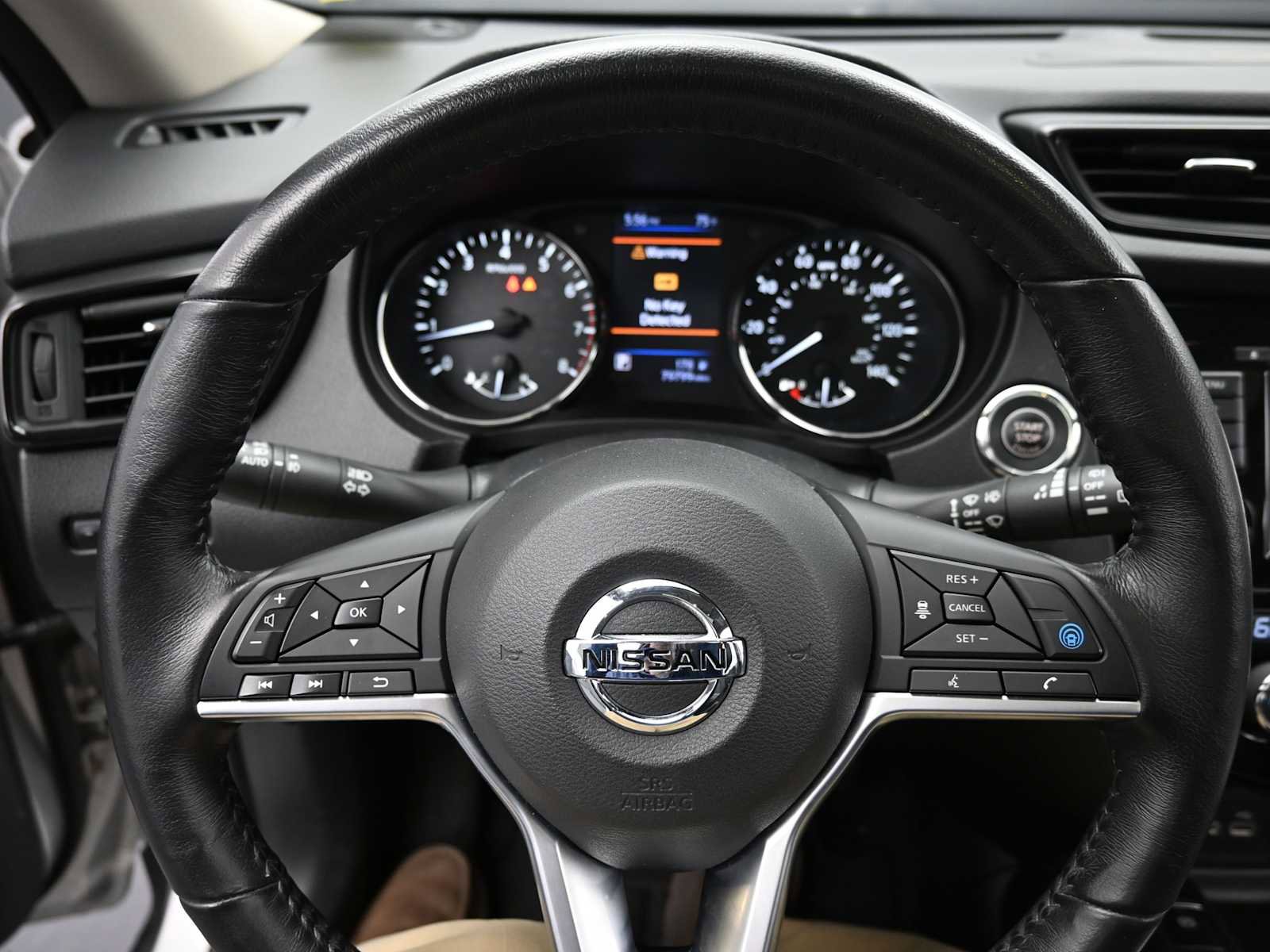 Used 2018 Nissan Rogue SL w/ Premium Package image 10