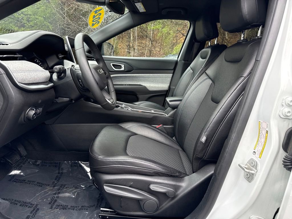 Used 2024 Jeep Compass Latitude image 12