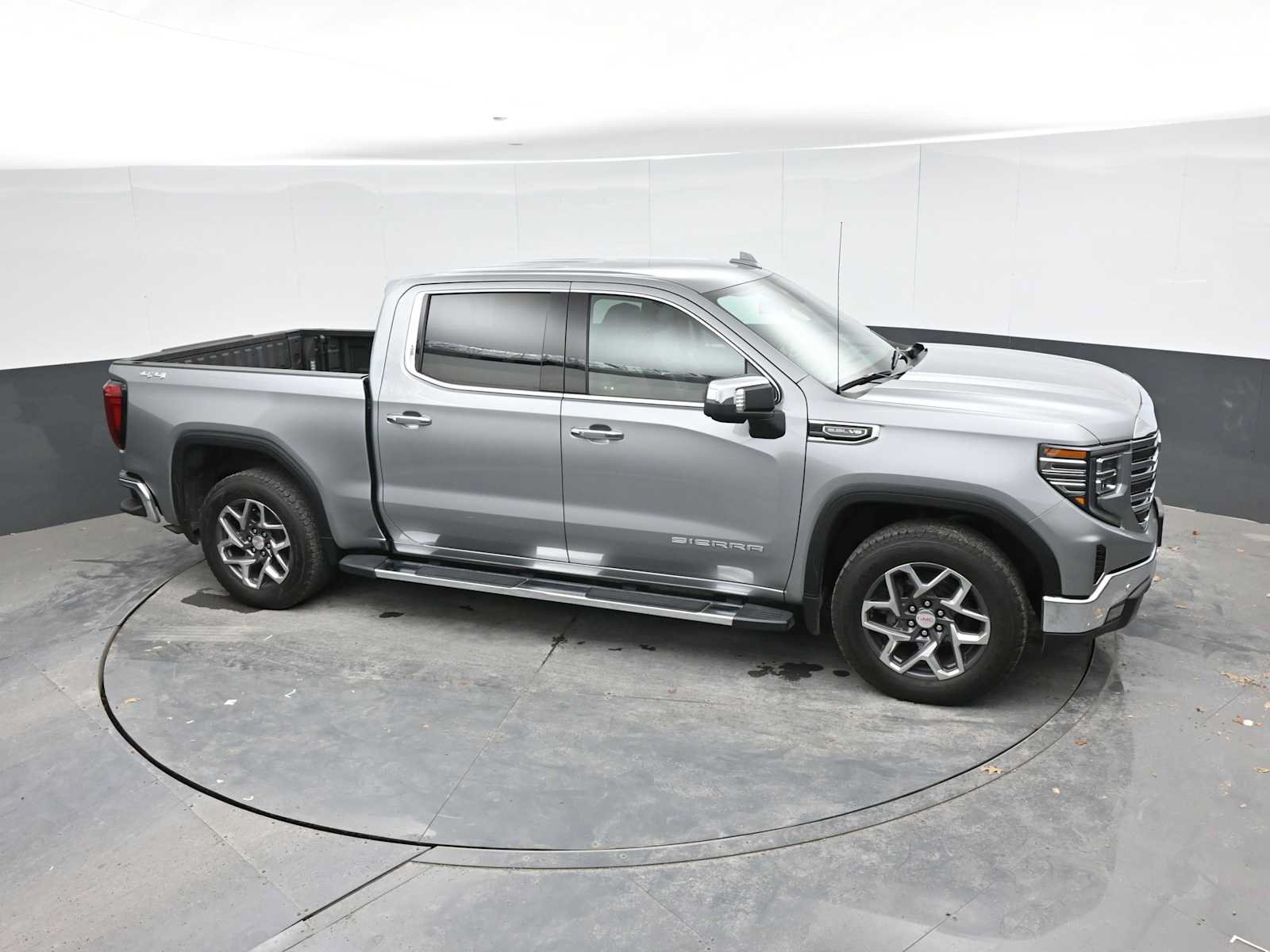 Used 2024 GMC Sierra 1500 SLT w/ SLT Premium Plus Package AWD/4WD image 19