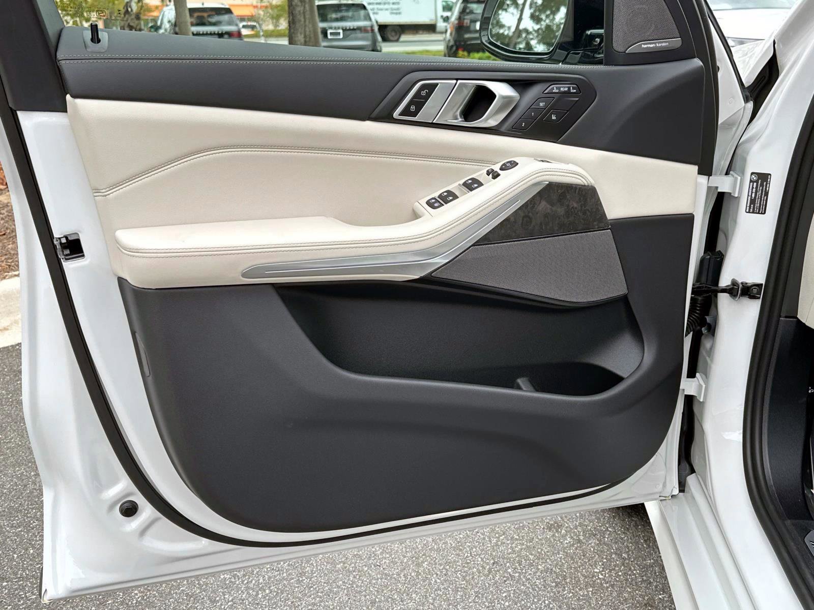 New 2026 BMW X7 xDrive40i w/ M Sport Package image 17