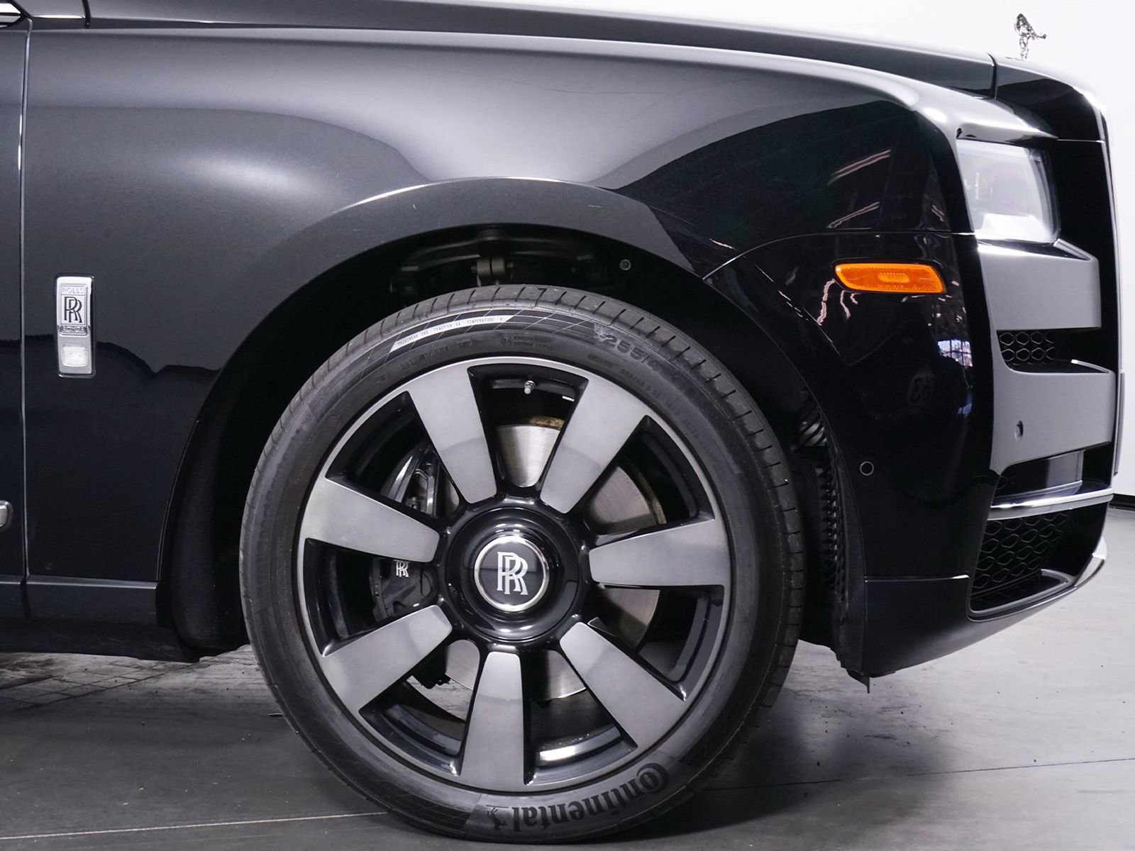 Used 2022 Rolls-Royce Cullinan w/ Cullinan Package image 15