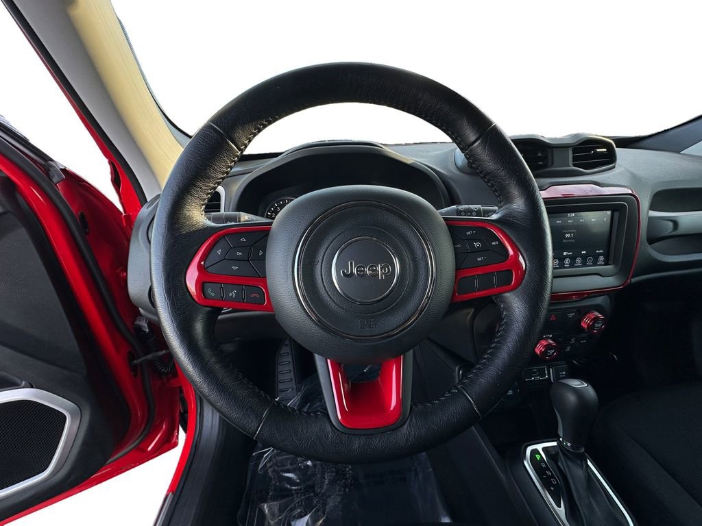 Used 2020 Jeep Renegade Latitude w/ Cold Weather Group image 12