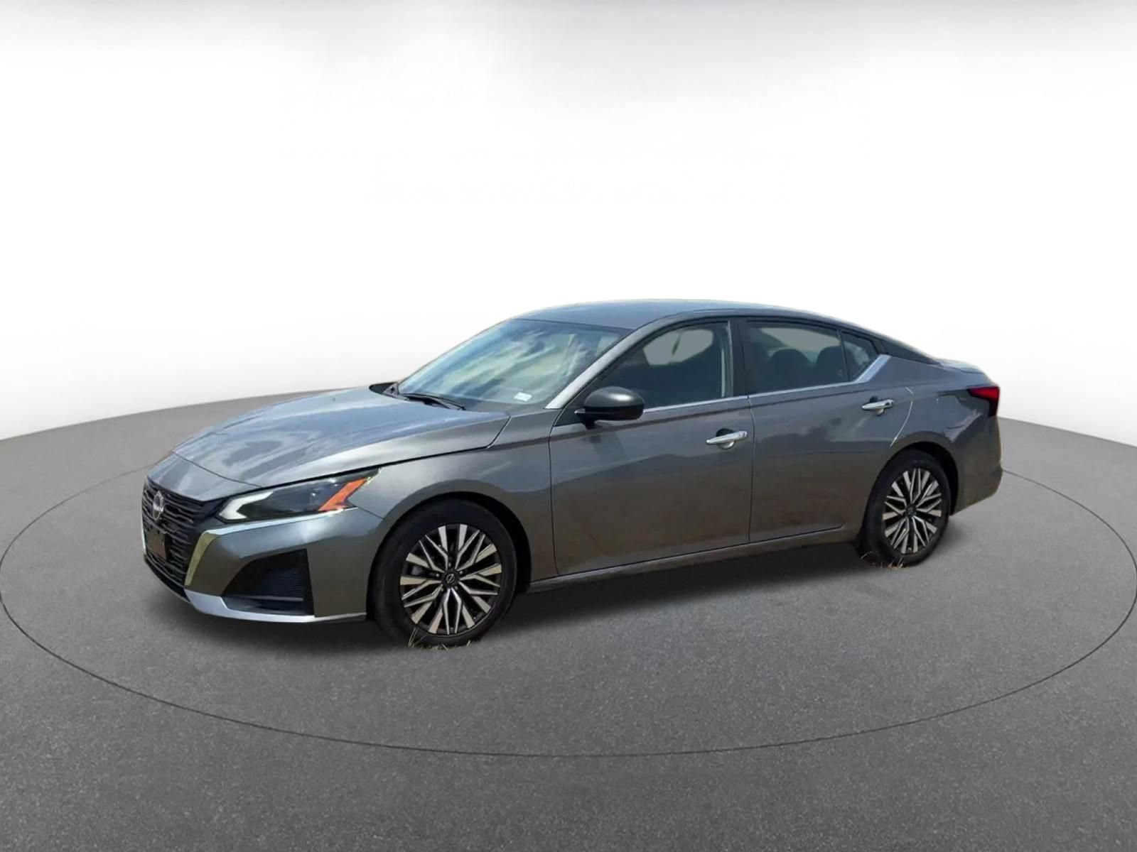 Used 2025 Nissan Altima 2.5 SV FWD image 7