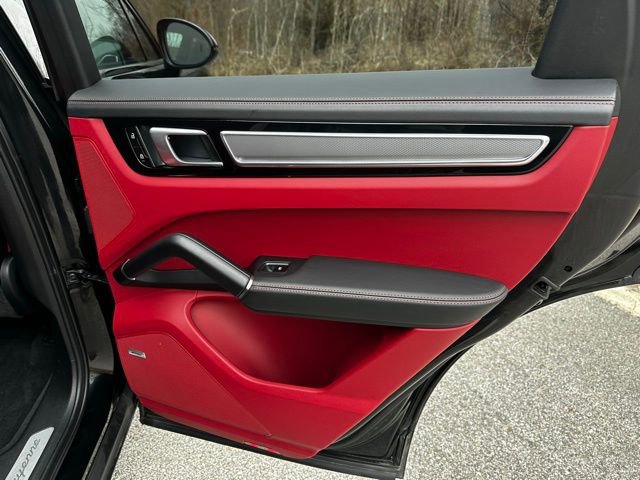 Used 2023 Porsche Cayenne S Platinum image 27