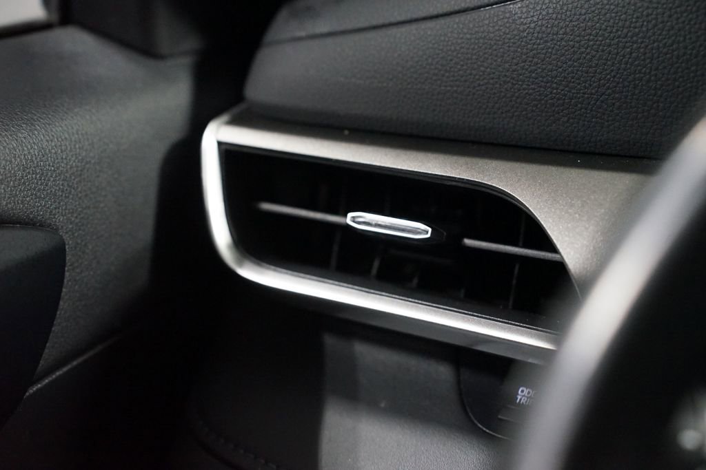 Used 2023 Toyota Highlander LE image 25