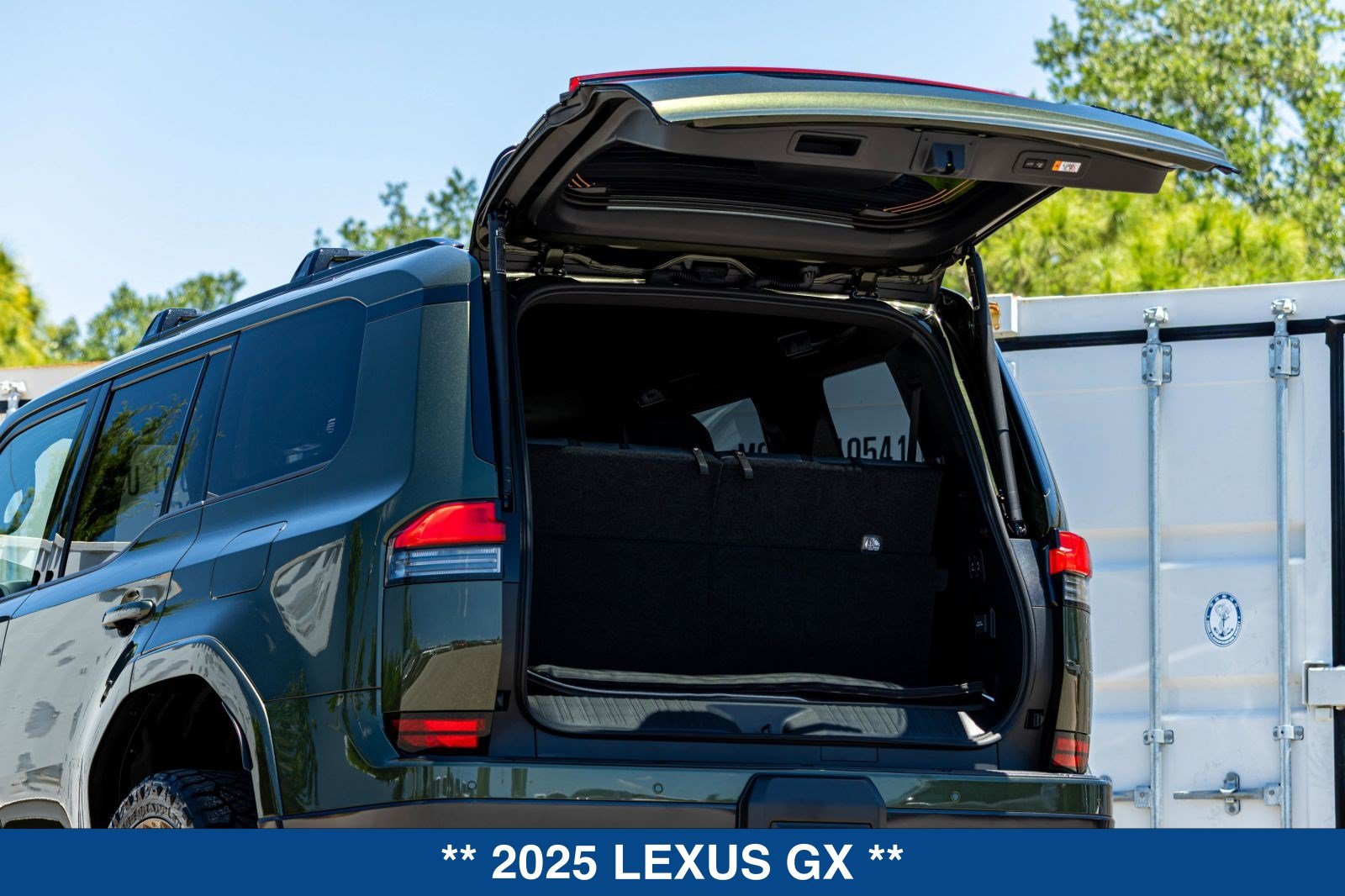 Used 2025 Lexus GX 550 w/ Accessory Package (Z1) AWD/4WD image 32