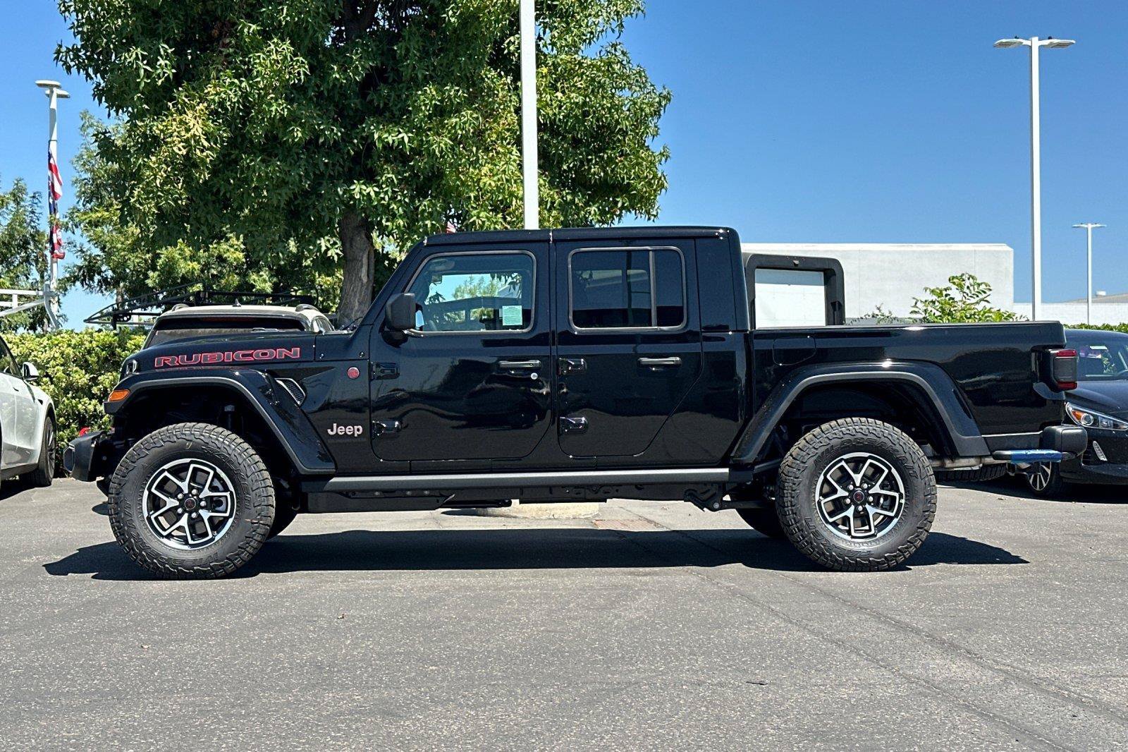 New 2026 Jeep Gladiator Rubicon w/ Steel Power Dome Hood Package AWD/4WD image 6