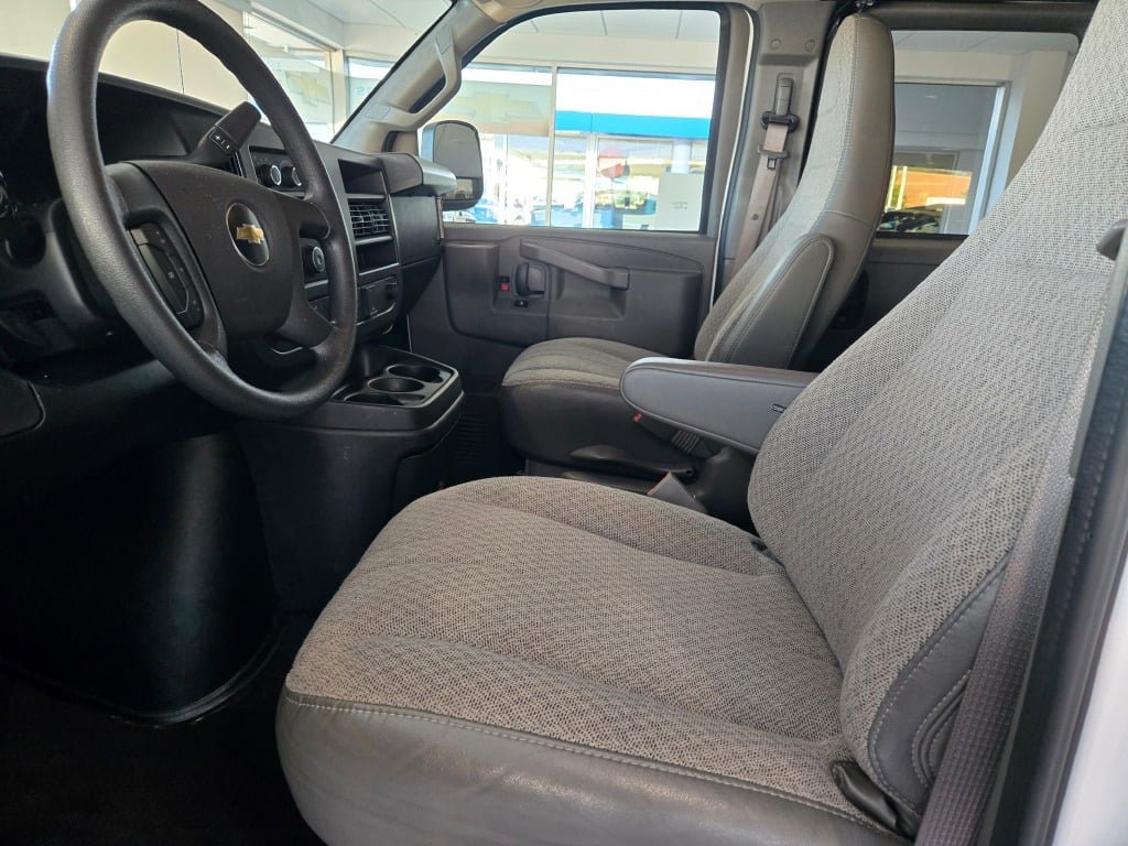 Used 2025 Chevrolet Express 3500 LT w/ LT Preferred Equipment Group RWD image 16