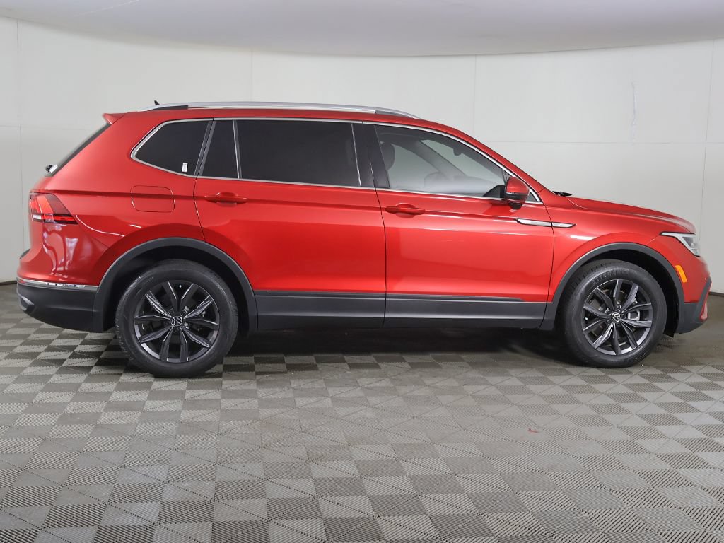 Used 2023 Volkswagen Tiguan SE w/ Panoramic Sunroof Package FWD image 19