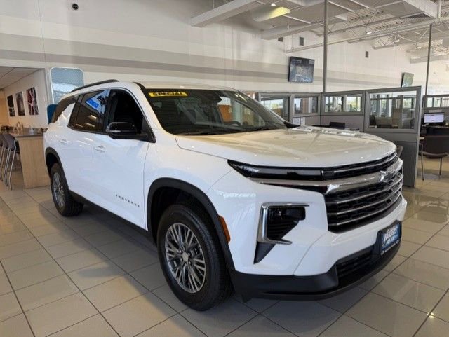 New 2026 Chevrolet Traverse LT w/ Driver Confidence Package AWD/4WD image 1