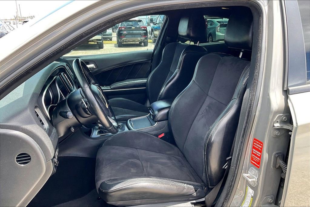 Used 2018 Dodge Charger R/T w/ Plus Group RWD image 17