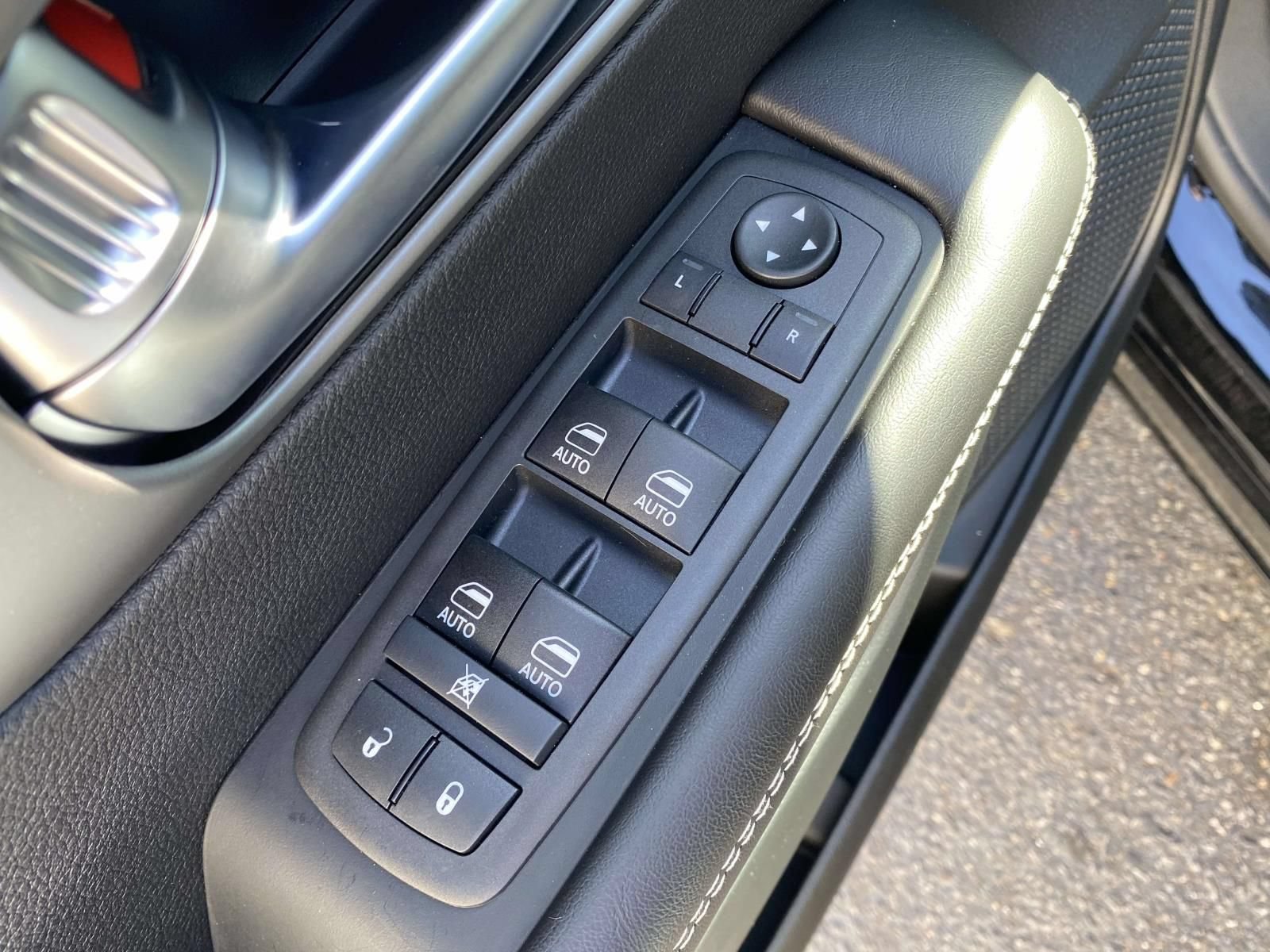 New 2027 Chrysler Pacifica Select FWD image 17