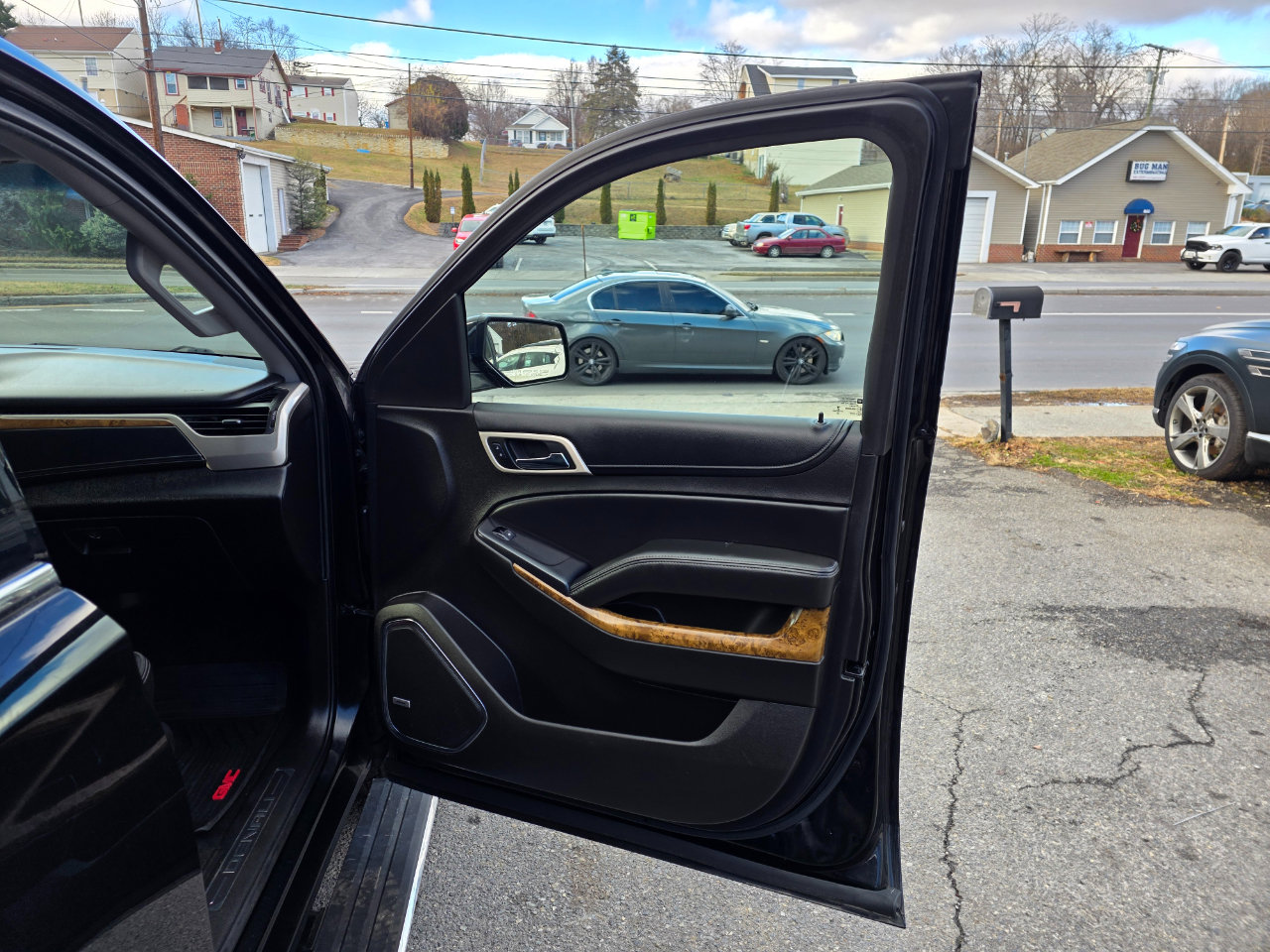 Used 2015 GMC Yukon Denali image 18