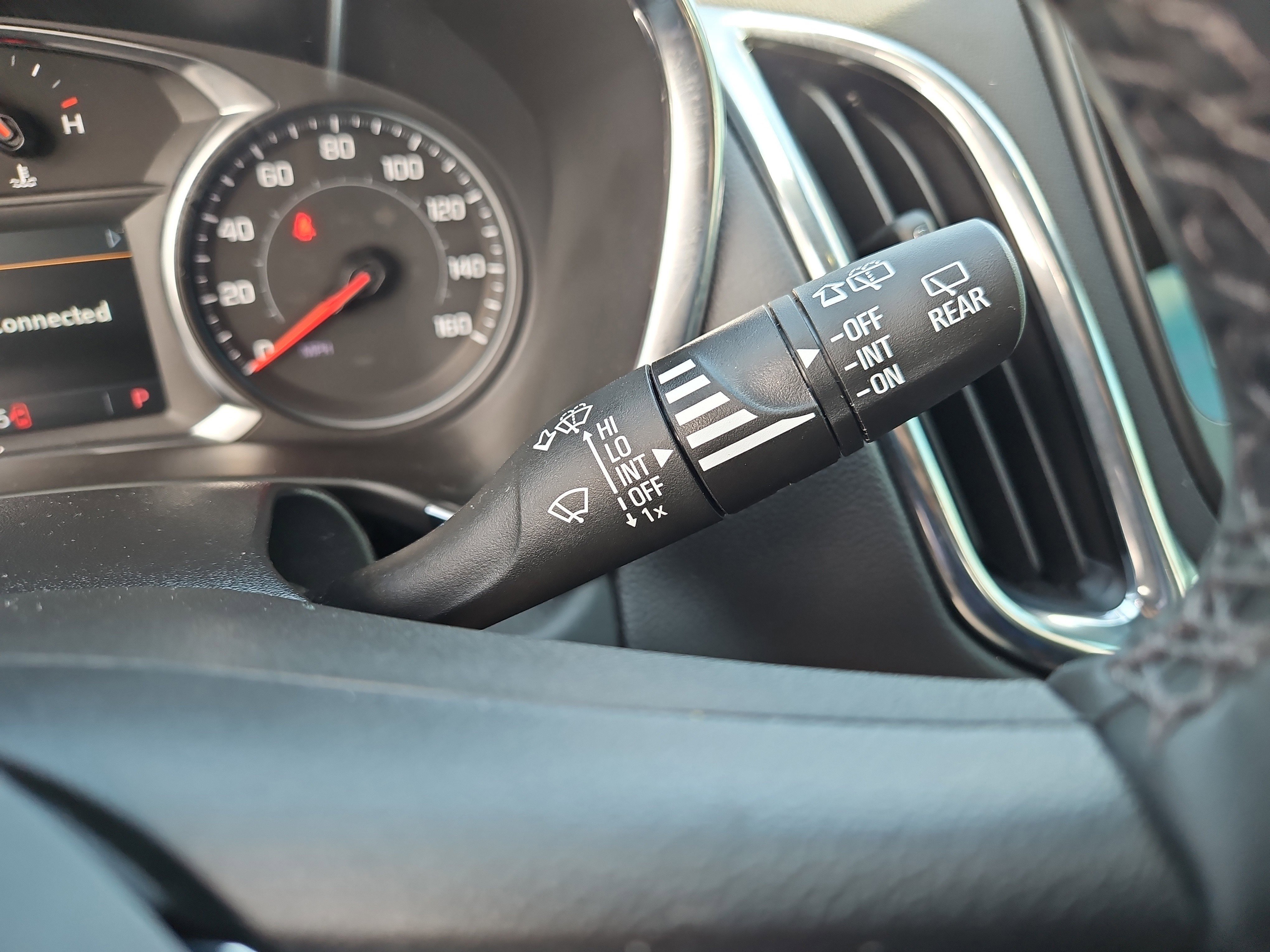 Used 2024 Chevrolet Equinox LT FWD image 24
