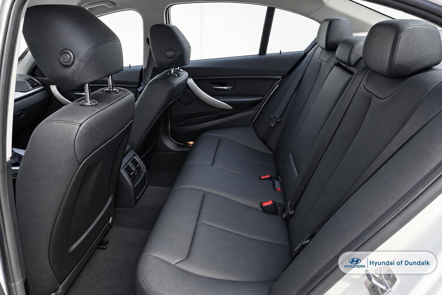 Used 2017 BMW 320i Sedan RWD image 8