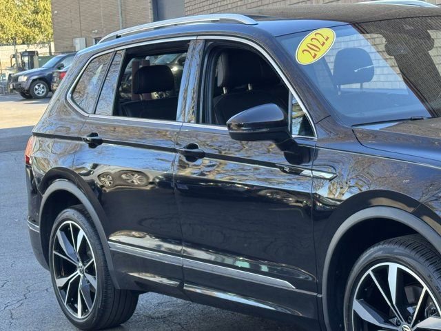 Used 2022 Volkswagen Tiguan SEL R-Line AWD/4WD image 4