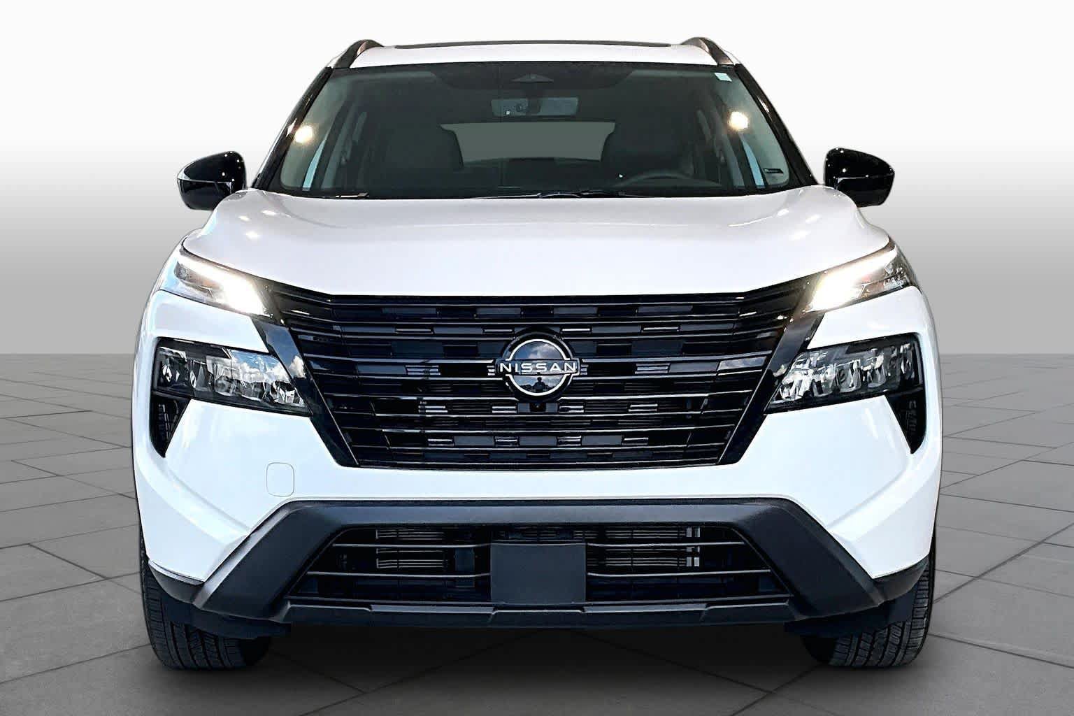 Used 2026 Nissan Rogue Dark Armor FWD image 3