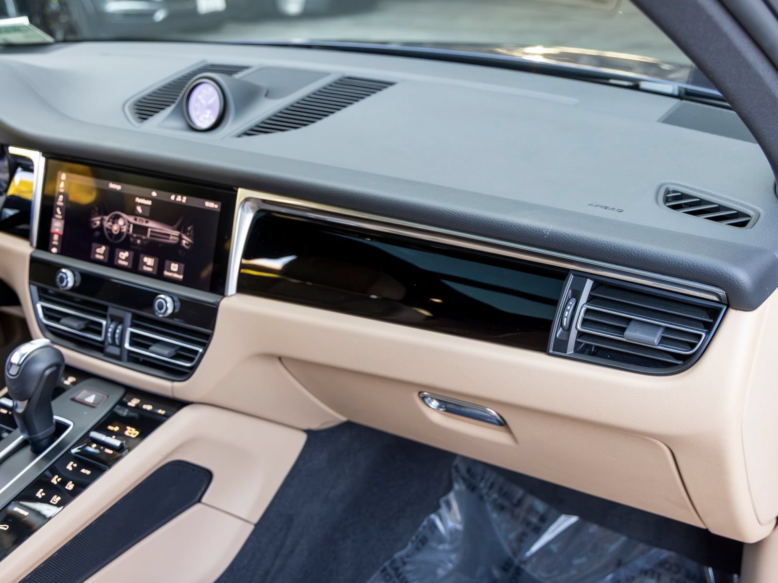 Certified 2026 Porsche Macan AWD/4WD image 65