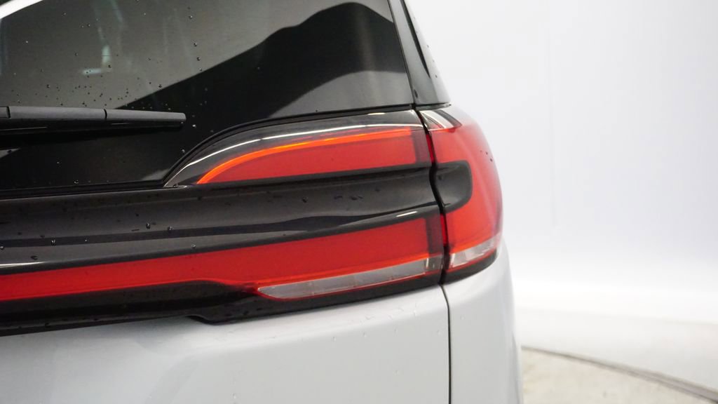 Certified 2024 Chrysler Pacifica Touring-L image 14