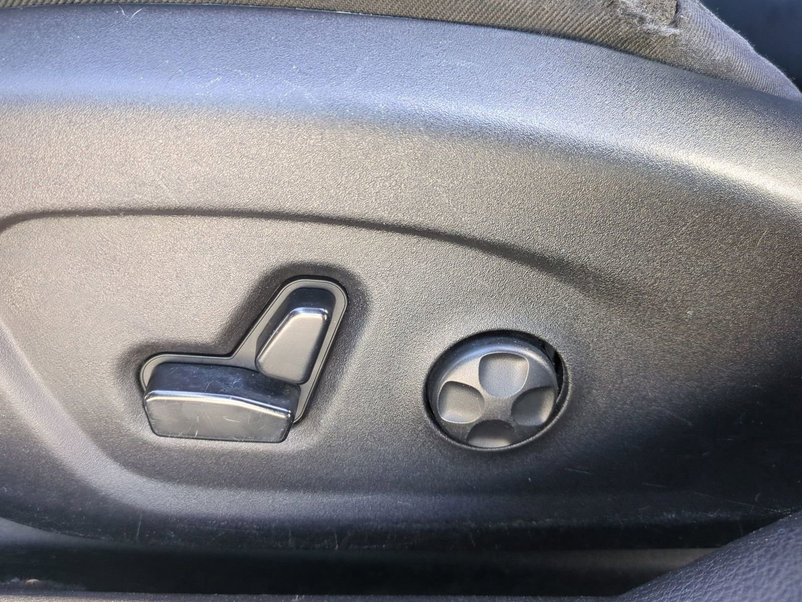 Used 2015 Chrysler 200 S w/ Comfort Group image 21