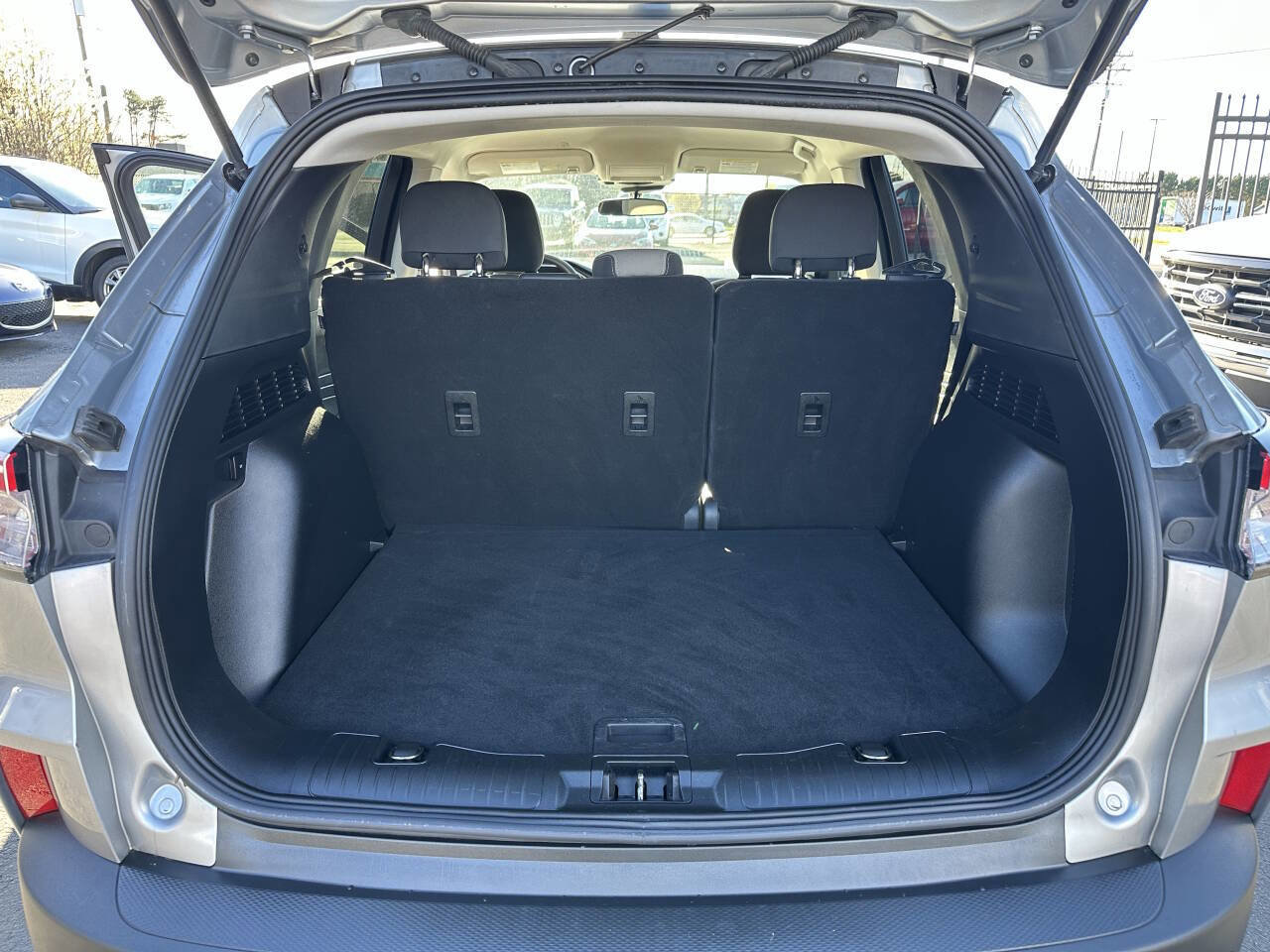 Used 2022 Ford Escape SE image 9