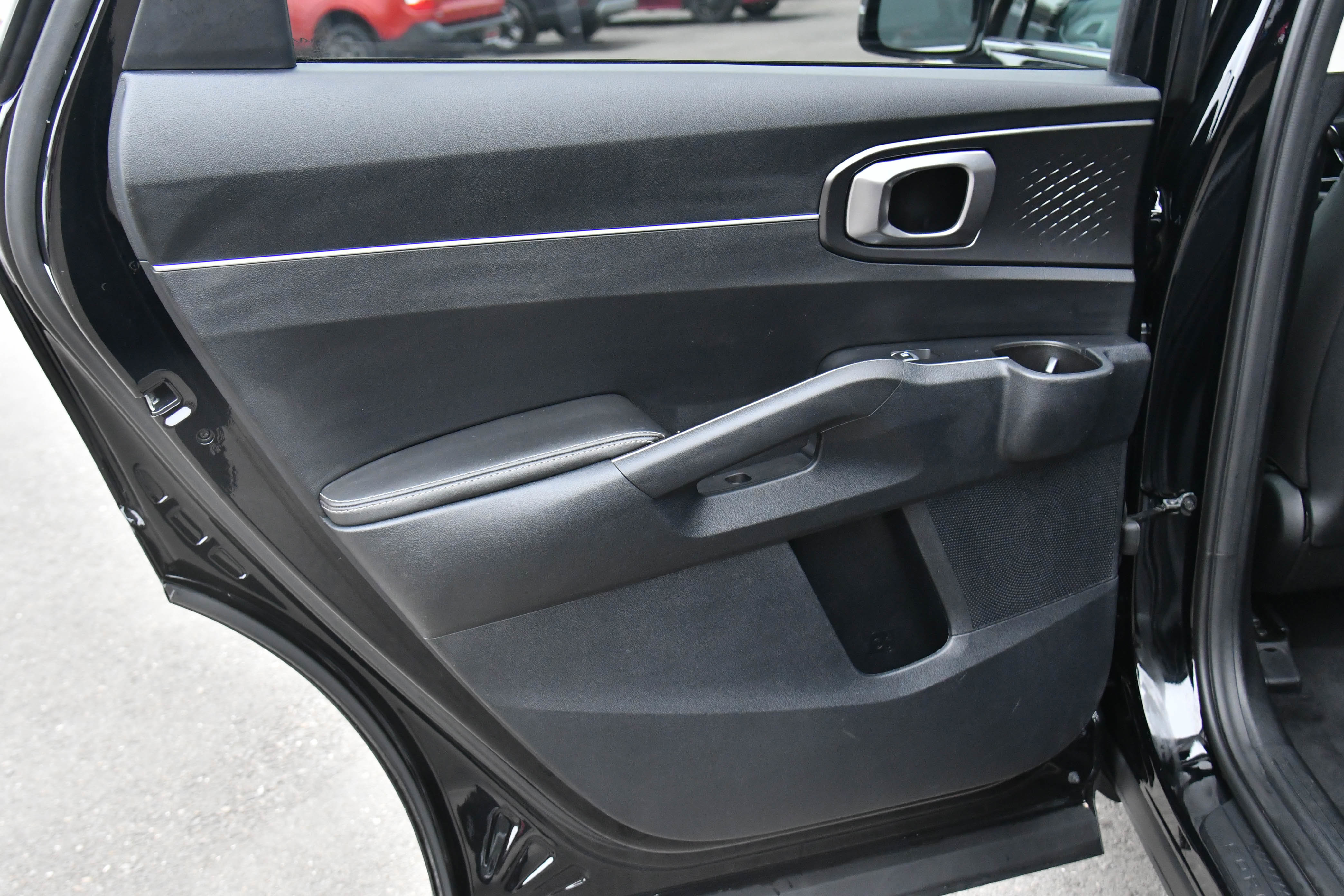 Used 2023 Kia Sorento LX image 30