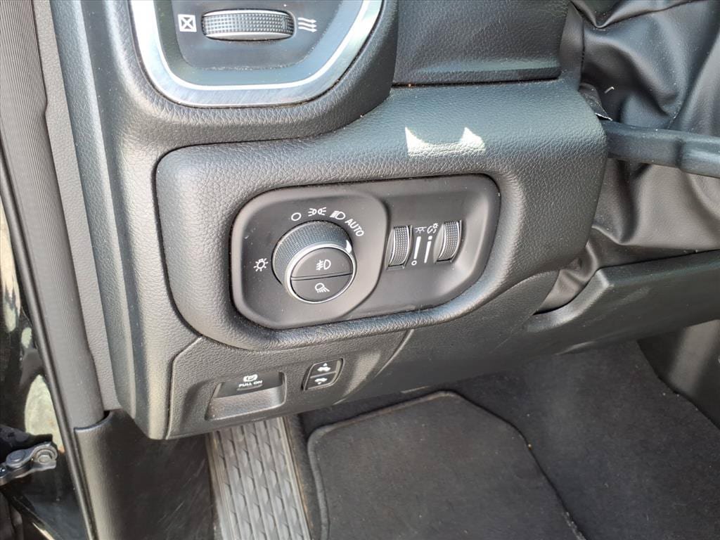 Used 2025 RAM 1500 Laramie AWD/4WD image 28