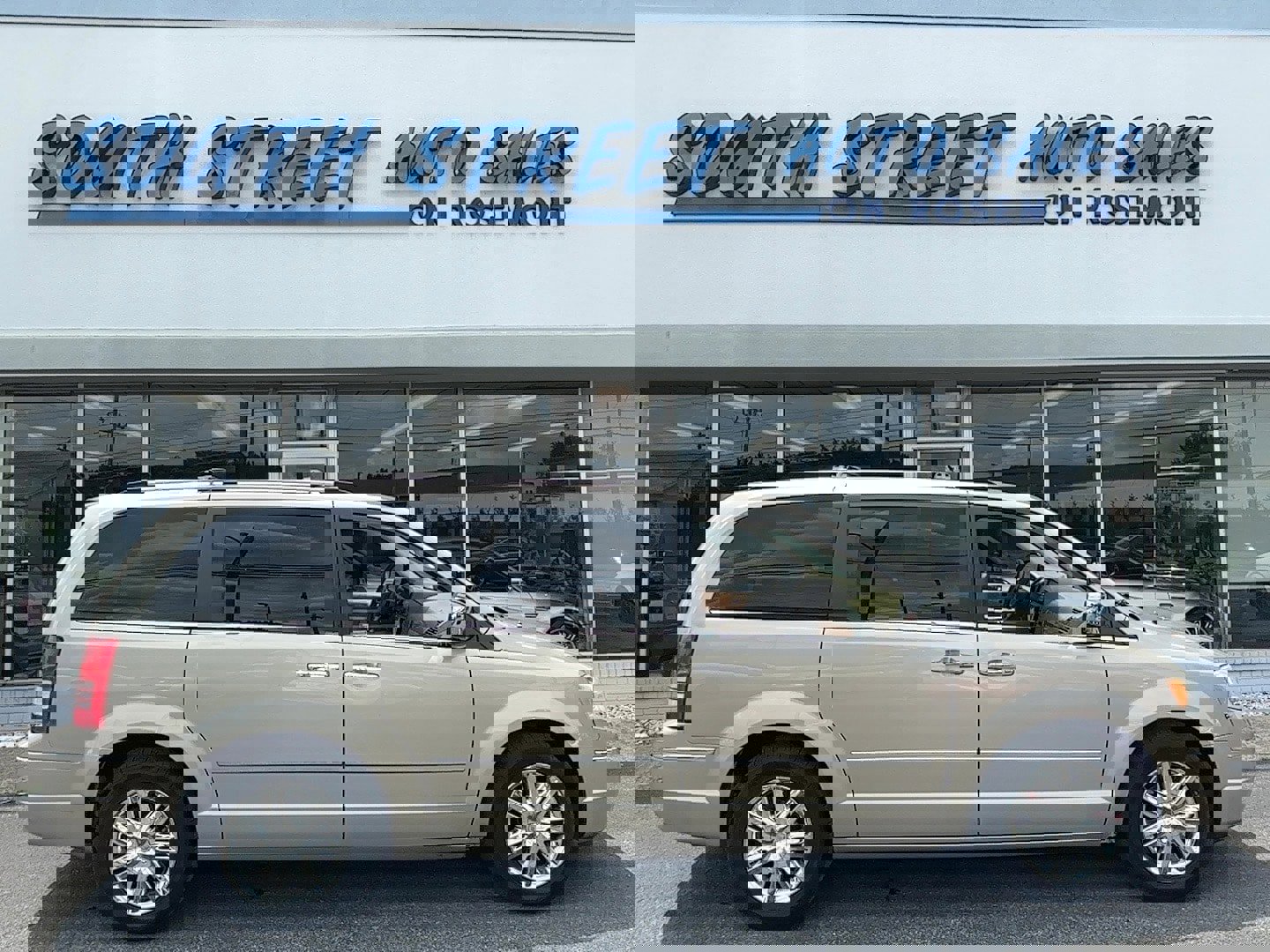 Used 2008 Chrysler Town & Country Limited