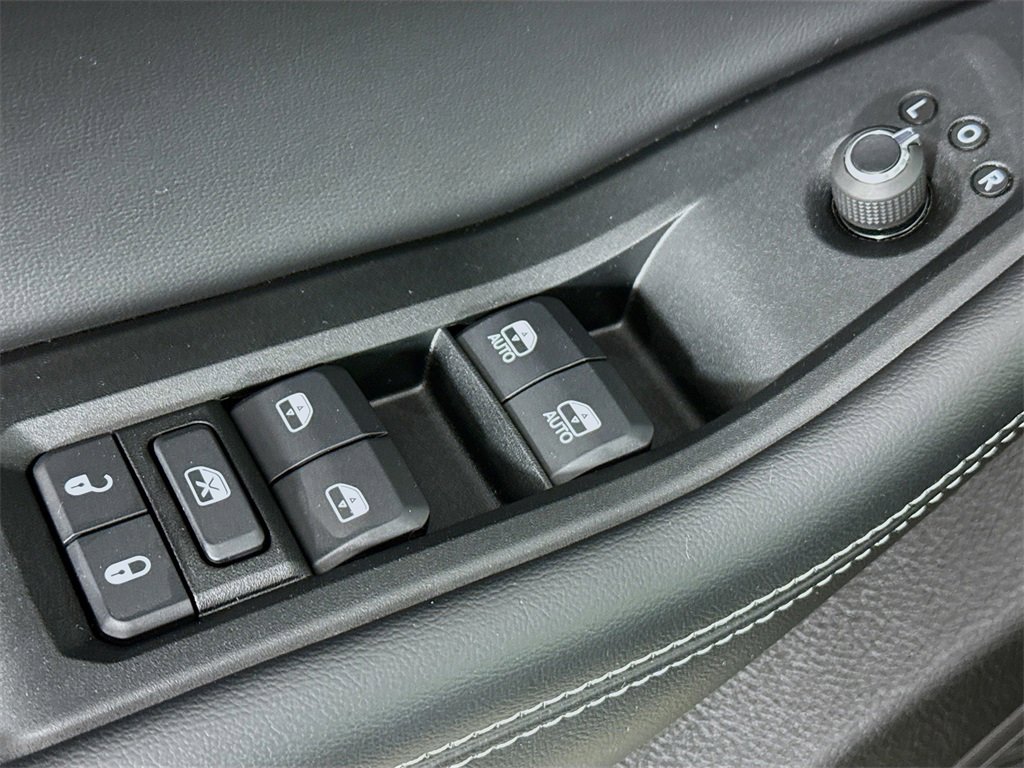 Used 2025 Jeep Grand Cherokee Altitude w/ Trailer Tow Package image 17