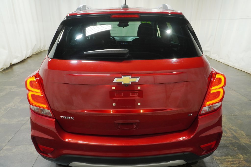 Used 2020 Chevrolet Trax LT w/ Sun & Sound Package FWD image 5