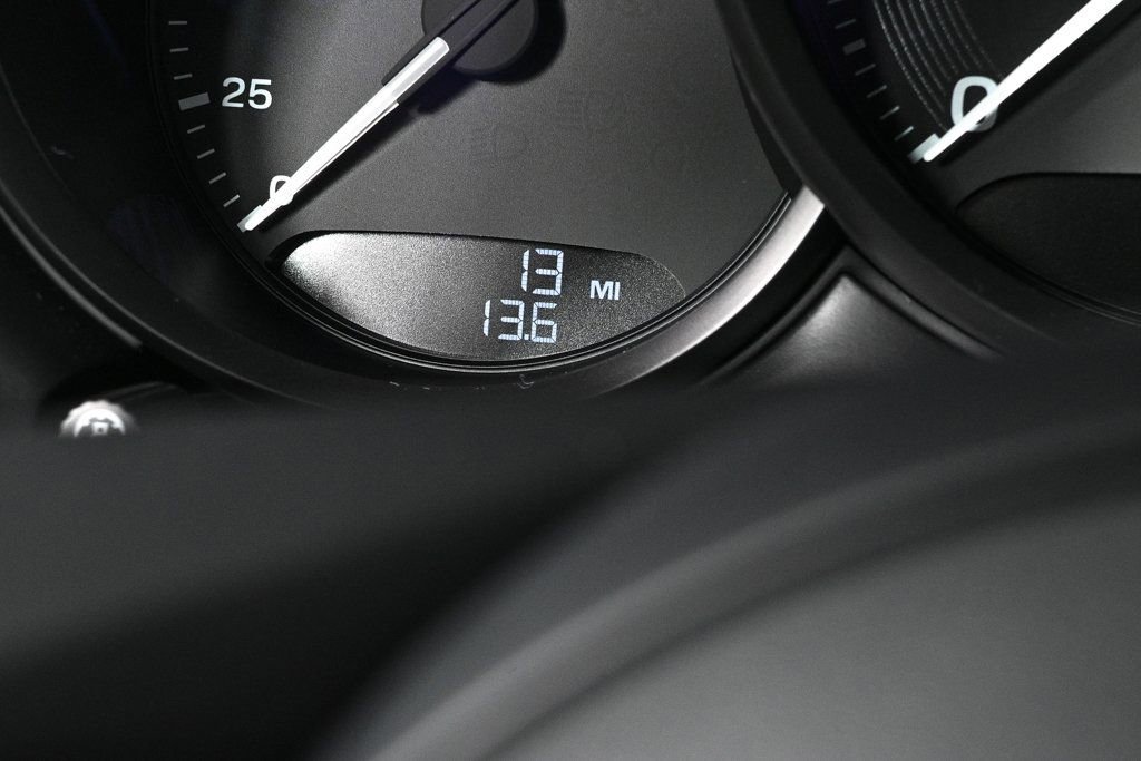 Certified 2026 Porsche Macan image 12