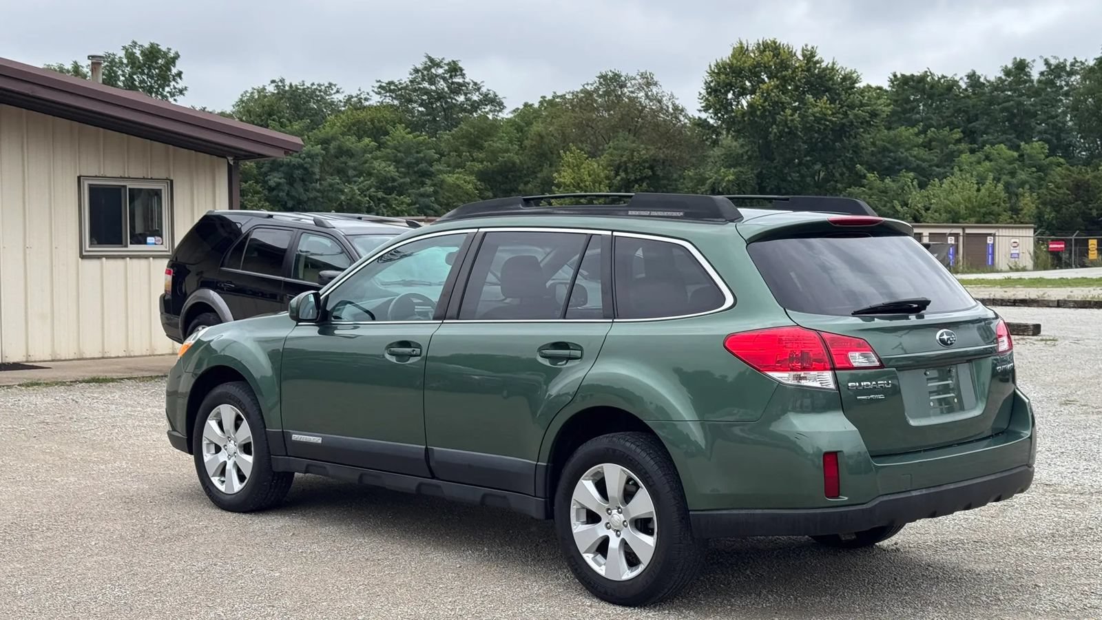 Used 2011 Subaru Outback 2.5i Premium w/ All-Weather Pkg AWD/4WD image 8