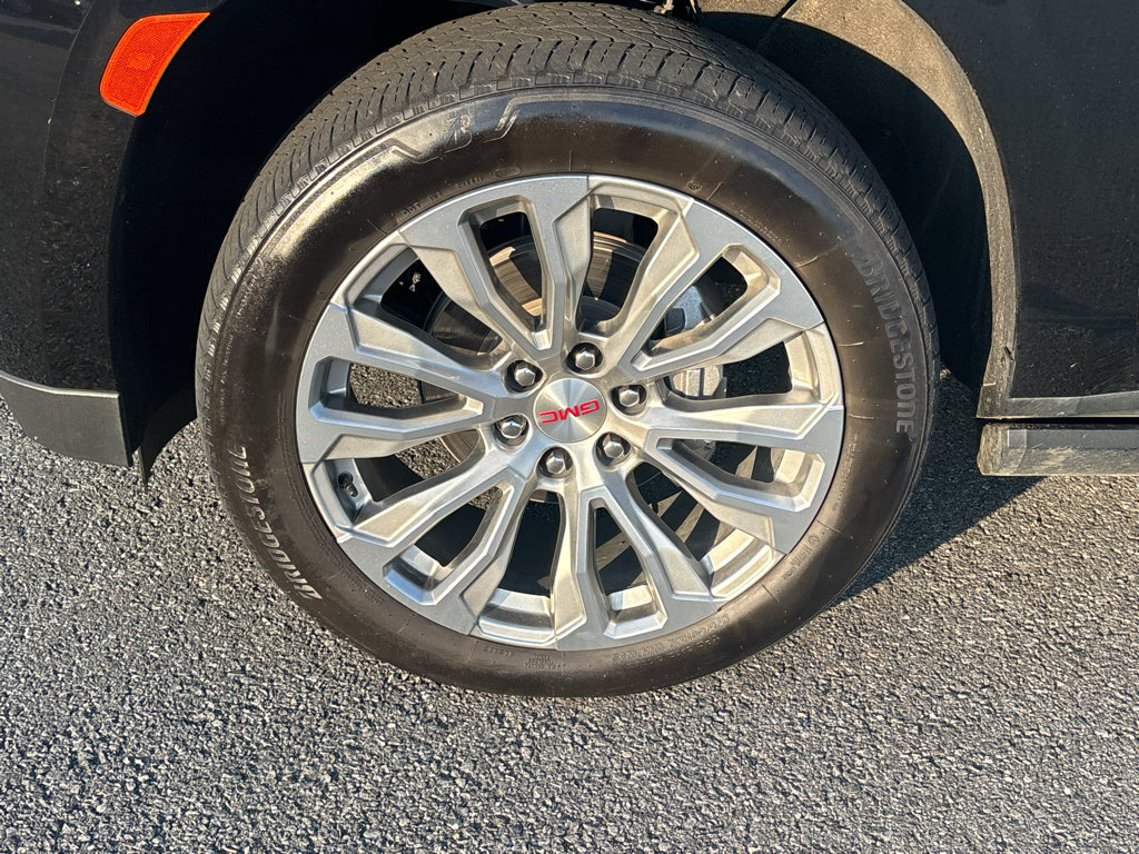 Used 2024 GMC Yukon XL Denali RWD image 34