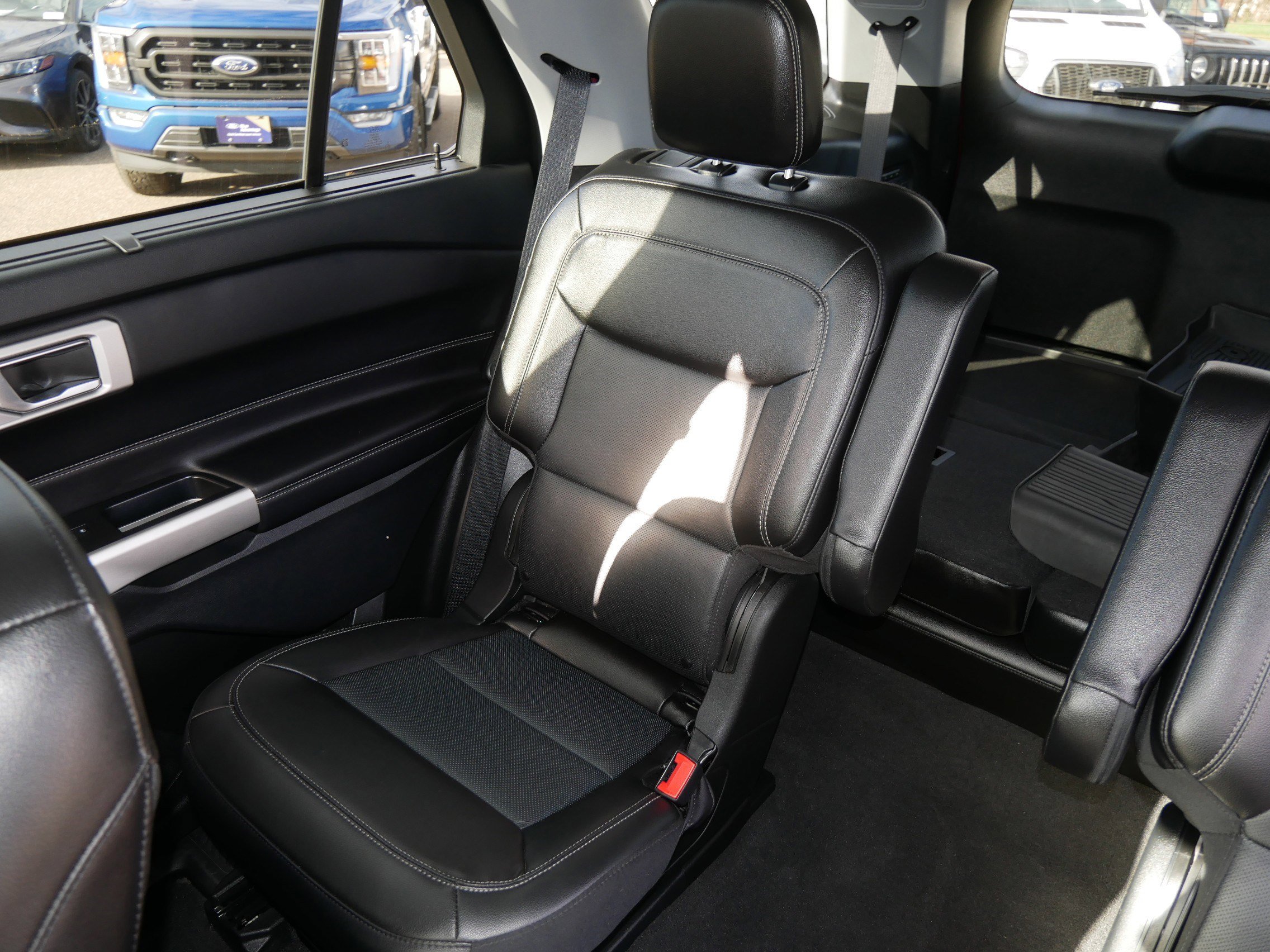 Certified 2022 Ford Explorer Limited w/ Equipment Group 301A image 12