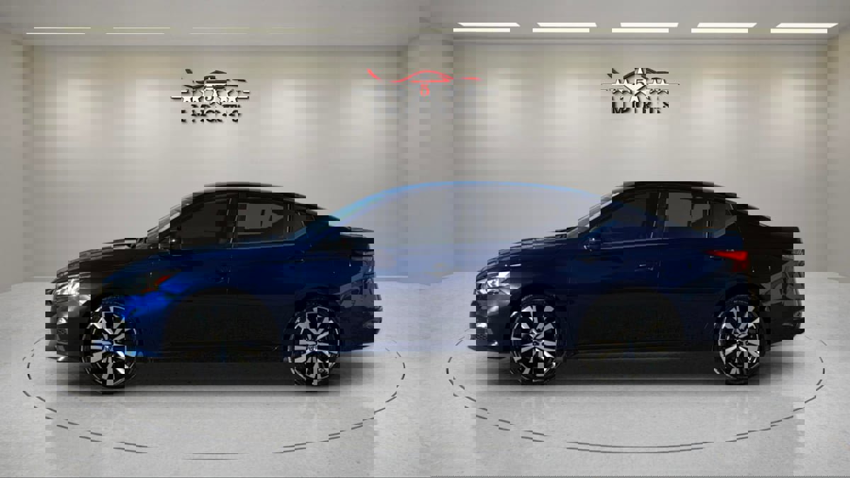 Used 2021 Nissan Altima 2.5 SR image 2