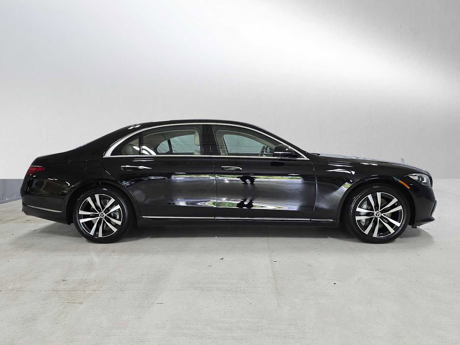 Certified 2026 Mercedes-Benz S 500 4MATIC image 3