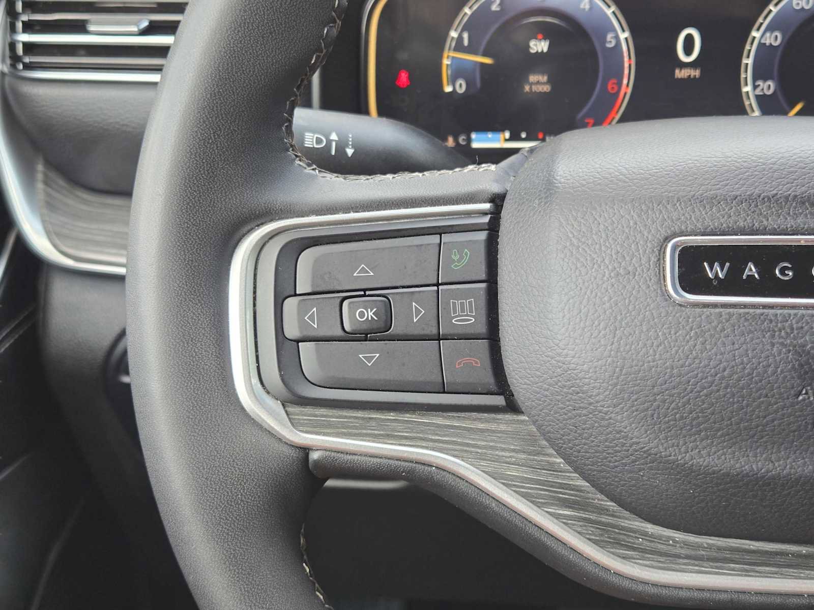 Used 2024 Jeep Wagoneer L Series II image 27