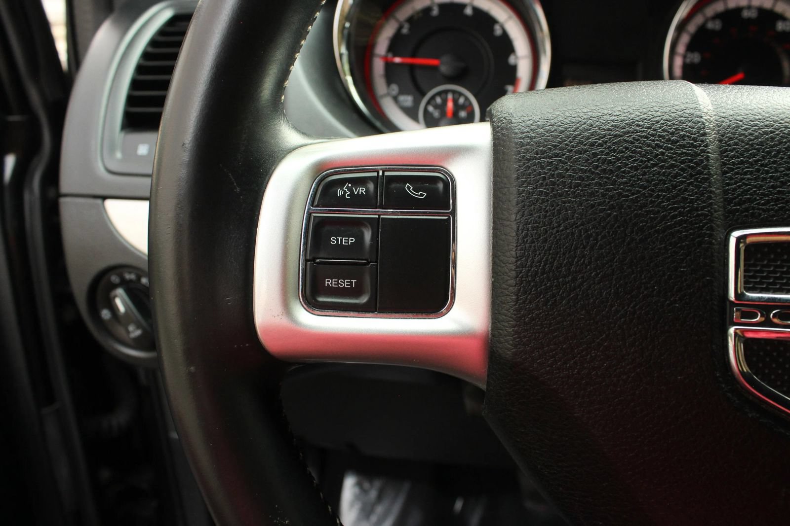 Used 2015 Dodge Grand Caravan SXT w/ Blacktop Package FWD image 28