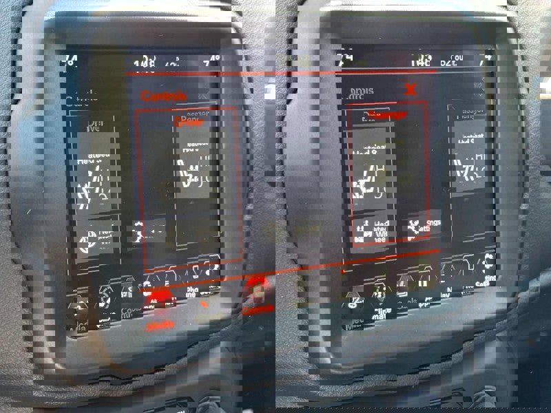 Used 2023 Jeep Renegade Altitude w/ Sun/Sound Group AWD/4WD image 22