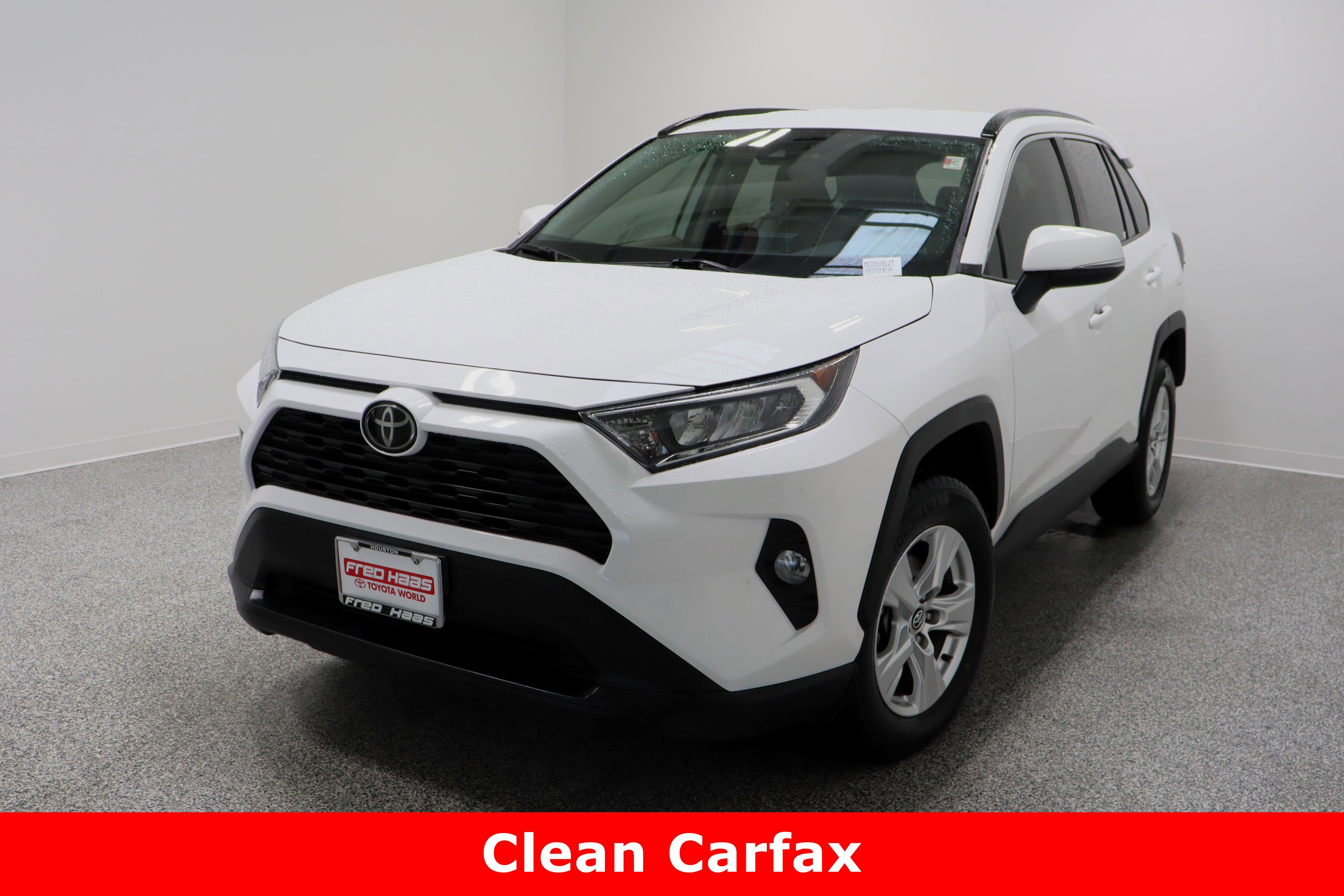 Used 2021 Toyota RAV4 XLE image 2